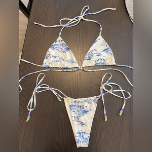 Frankie’s Bikinis triangle bikini top and cheeky bottoms - Surfer Dude print